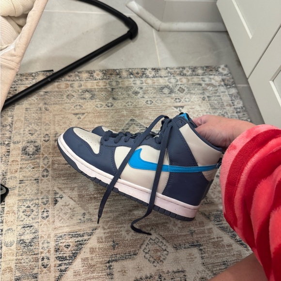 Nike Dunks - Picture 2 of 4